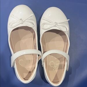 White girls dress shoes - patent “leather”Mary Janes with bow